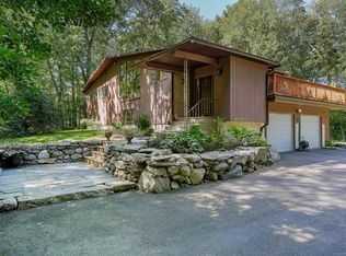 11 Old Quarry Rd, Woodbridge, CT 06525