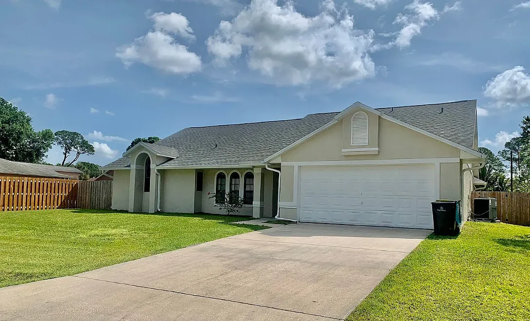 4 bed, 2.0 bath, 1950 sqft, $2,600 — Photo 2