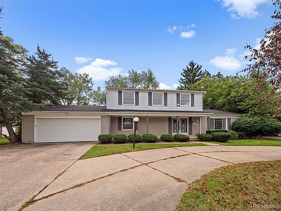 4837 Thorntree Dr, West Bloomfield, MI 48322 | MLS #20221046269 | Zillow