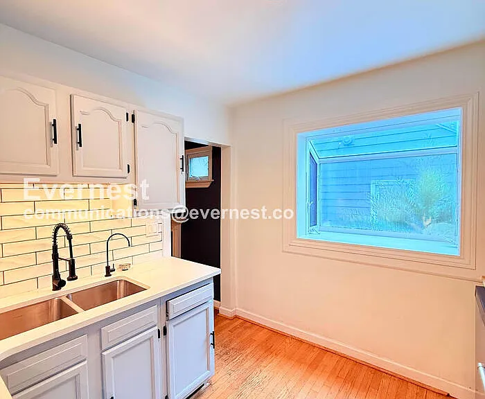 1557 Leroy St — Photo 6