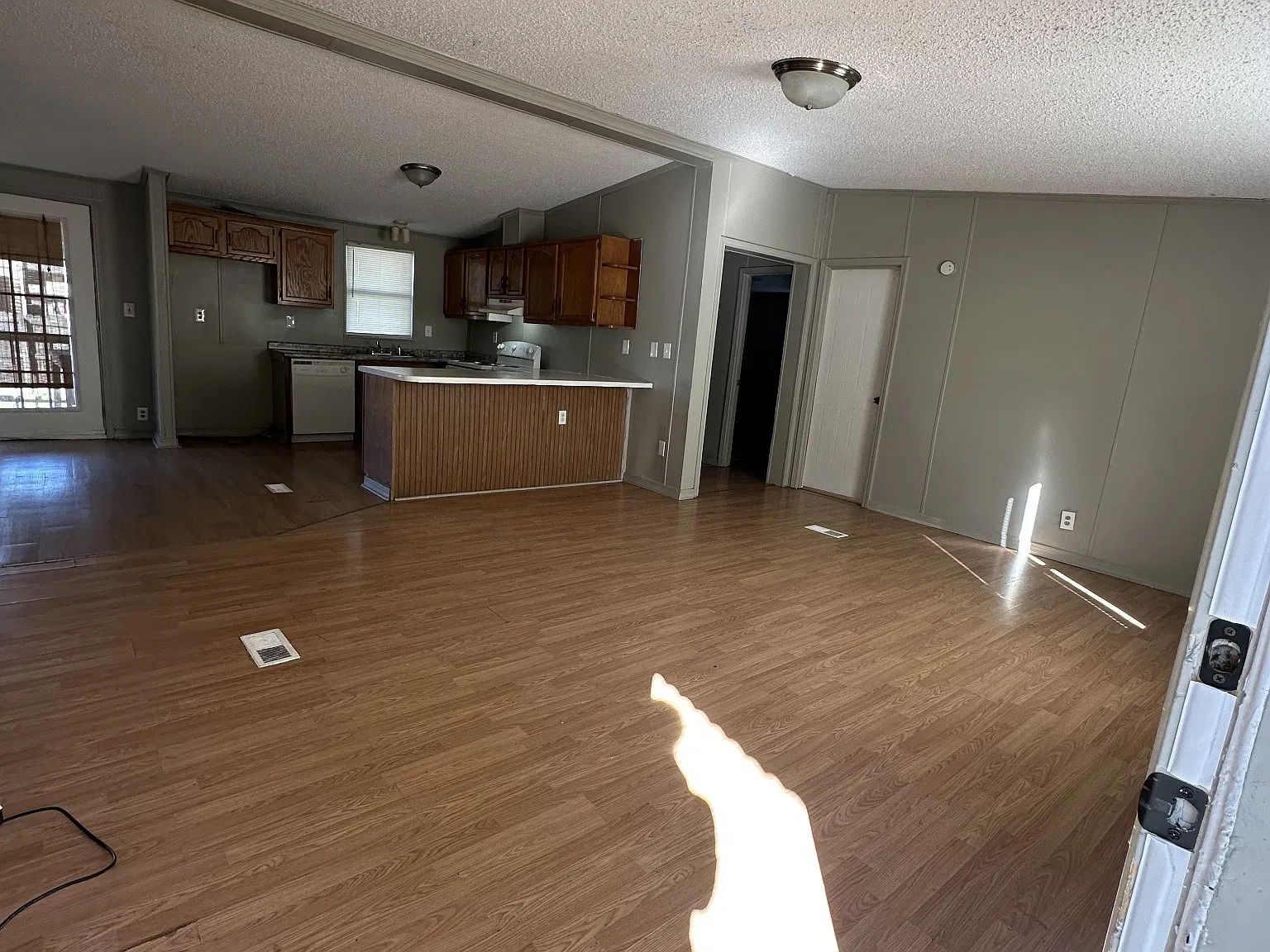 3 bed, 1400 sqft, $1,050 — Photo 3