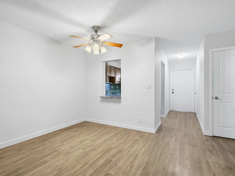 1400 NE 57th St #304 — Photo 6