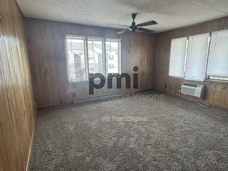 955 4th St #5 — Photo 14