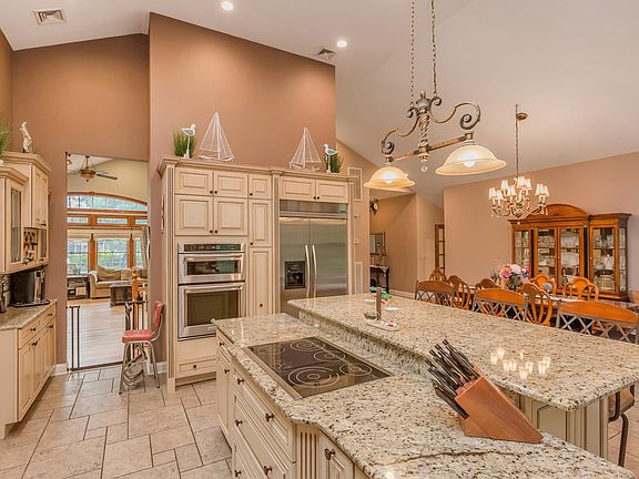 5th image of 18 Pinewood Ct