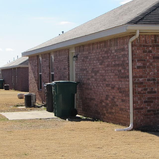 2nd image of 418 E Asher Ct
