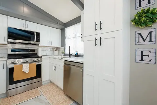 1338 Degener Ave — Photo 3