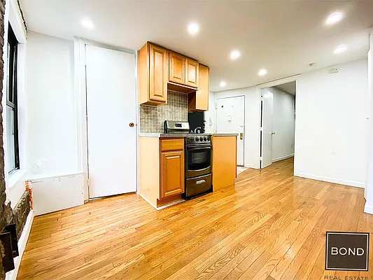 Rented by Bond New York | media 12