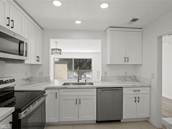2nd image of 4719 Knickerbocker Ln