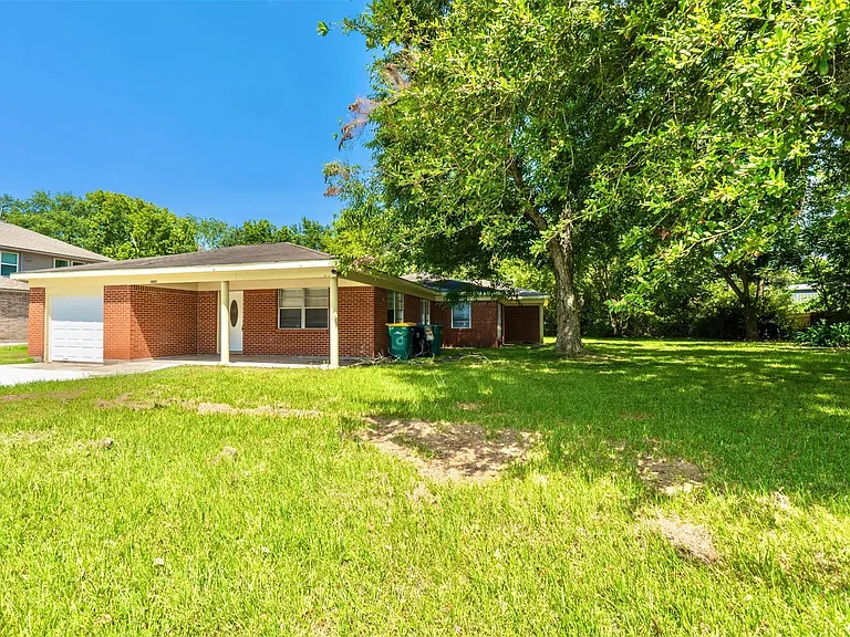 2109 Jeridona St — Photo 2
