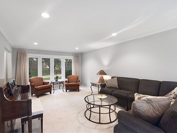 3rd image of 983 Bosworthfield Rd