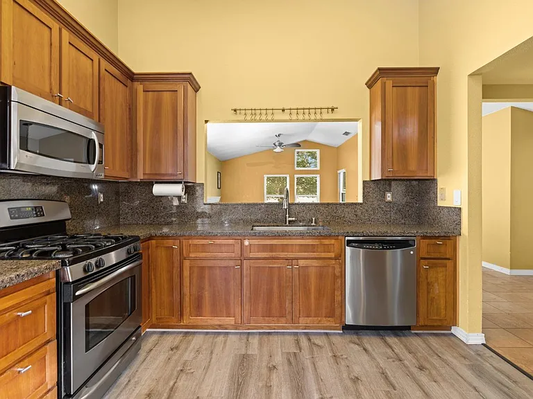 9170 Lakemont Dr — Photo 7