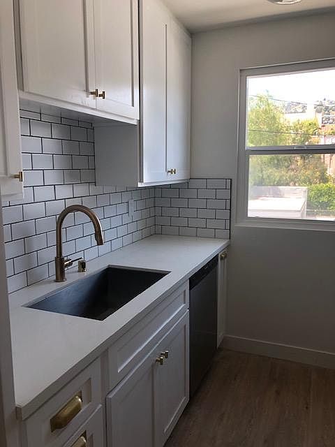 1st image of 821 Westmount Dr