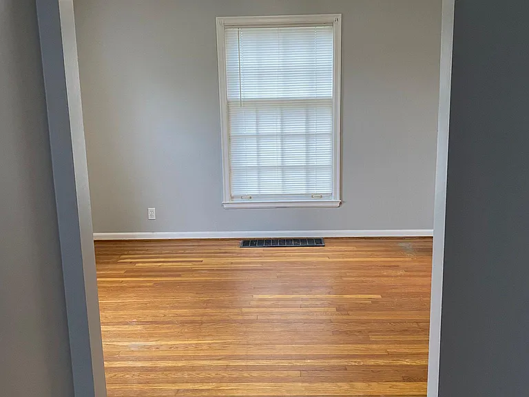 736 Chelsea Ave — Photo 8