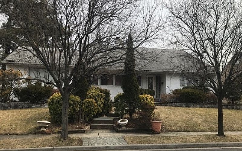 1st image of 18 Tanglewood Ln