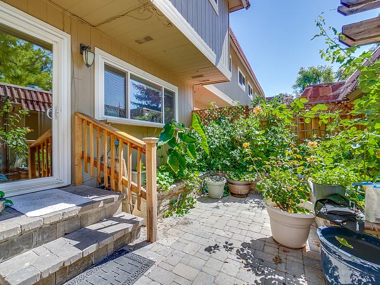 22671 Queens Oak Ct — Photo 56