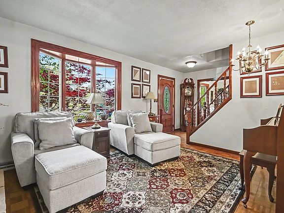 4th image of 6433 W 82nd St