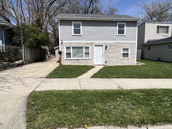 3rd image of 4316 Victory AVENUE