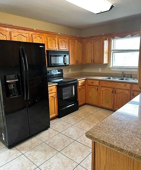 1206 Mulberry Dr — Photo 2