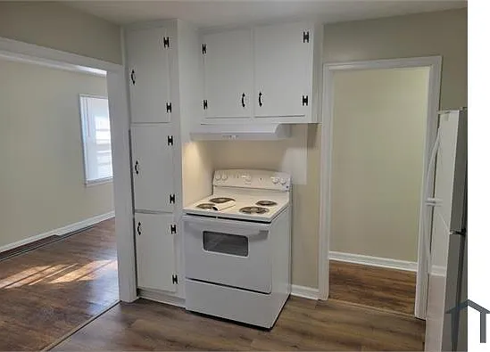 3 bed, 900 sqft, $1,400 — Photo 2