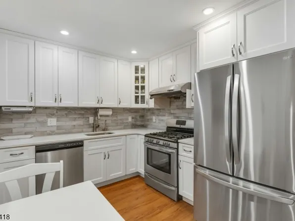 34 Stockton Ct, Morris Plains, NJ 07950