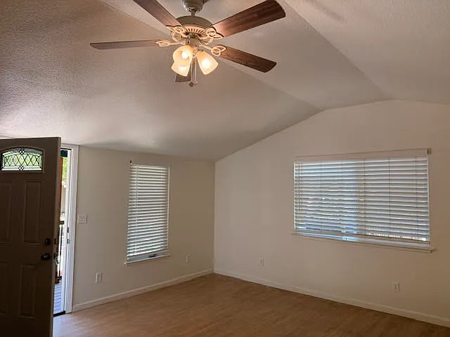 276 Woodland Dr — Photo 3