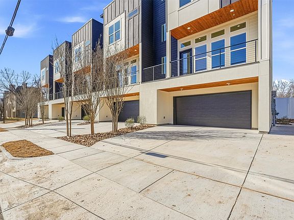 4th image of 2202 N Carroll Ave #104