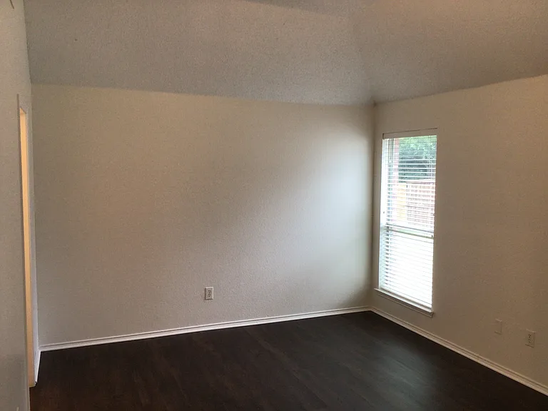 505 Judy Ln — Photo 6