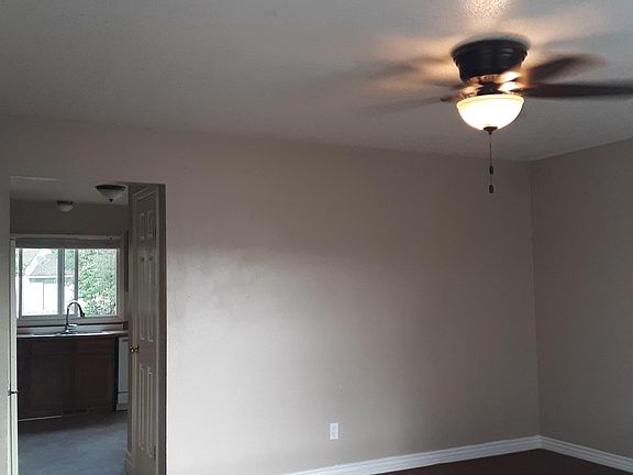 2nd image of 927 Garfield Ln