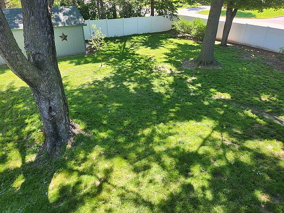 4th image of 700 Dubois Dr