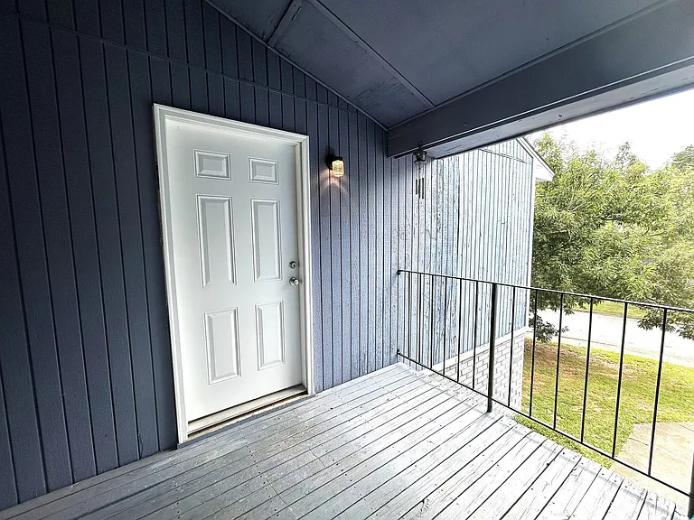 Riverbend Apartments — Photo 4