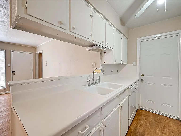 4739 Parkland St — Photo 17
