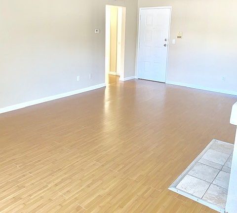 3rd image of 2204 S Beverly Glen Blvd APT 205