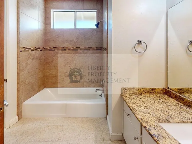 1640 W Rumble Rd #B — Photo 8