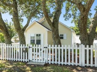 2011 Fisher St, Morehead City, NC 28557