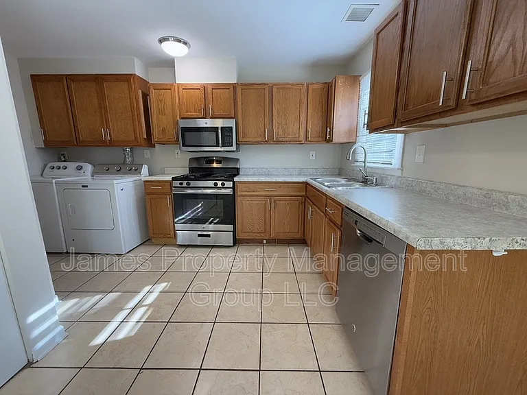 1004 Oakland Dr — Photo 5