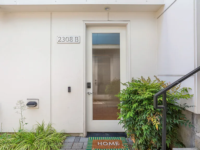 2308B Franklin Ave E — Photo 46