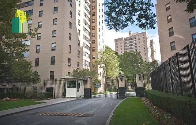 1st image of 4 Fordham Hill Oval APT 4B
