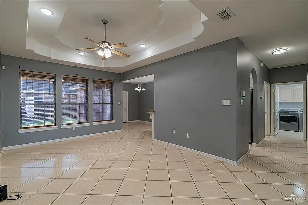 4 bed, 1720 sqft, $2,100 — Photo 3