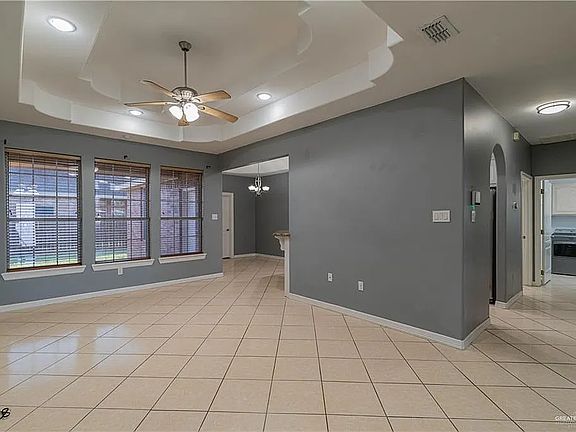 3rd image of 504 E Biyaneta Ave