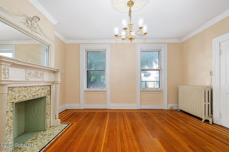 3rd image of 348 Madison Avenue