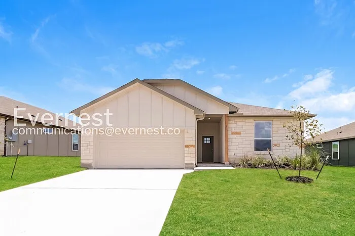 4 bed, 2.0 bath, 1752 sqft, $1,945 — Photo 2