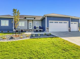 6910 NW 2nd St, Moorhead, MN 56560