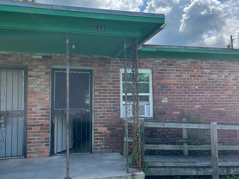 694 Hickory St — Photo 5