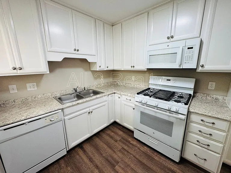 301 Bradley Dr — Photo 13