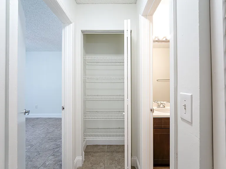 Oakwood Apartments — Photo 13