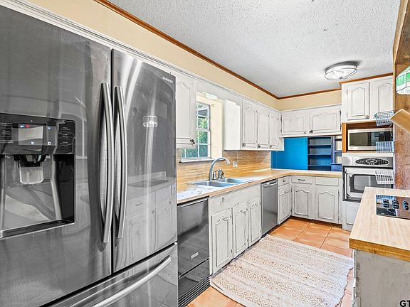 3rd image of 1006 Spring St