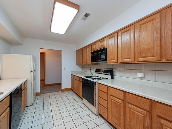 3rd image of 846 Kendall Ln #5G