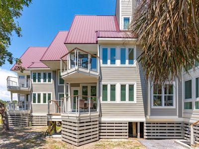204 Little Oak Island Dr, Folly Beach, SC, 29439