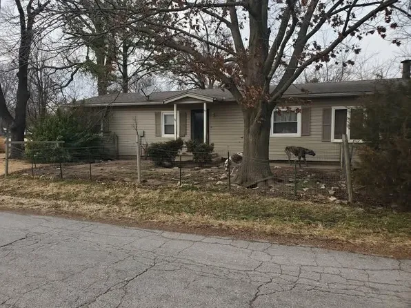 300 N Cayuga St, Frontenac, KS 66763