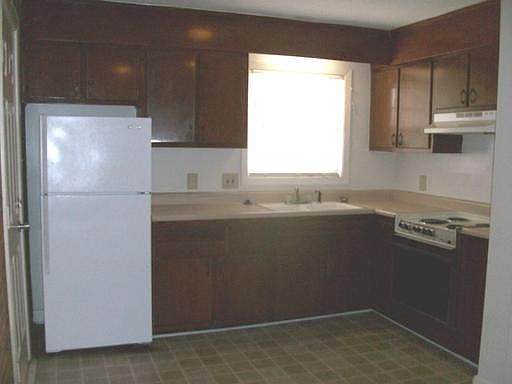 2nd image of 123 Charleston Ct APT C